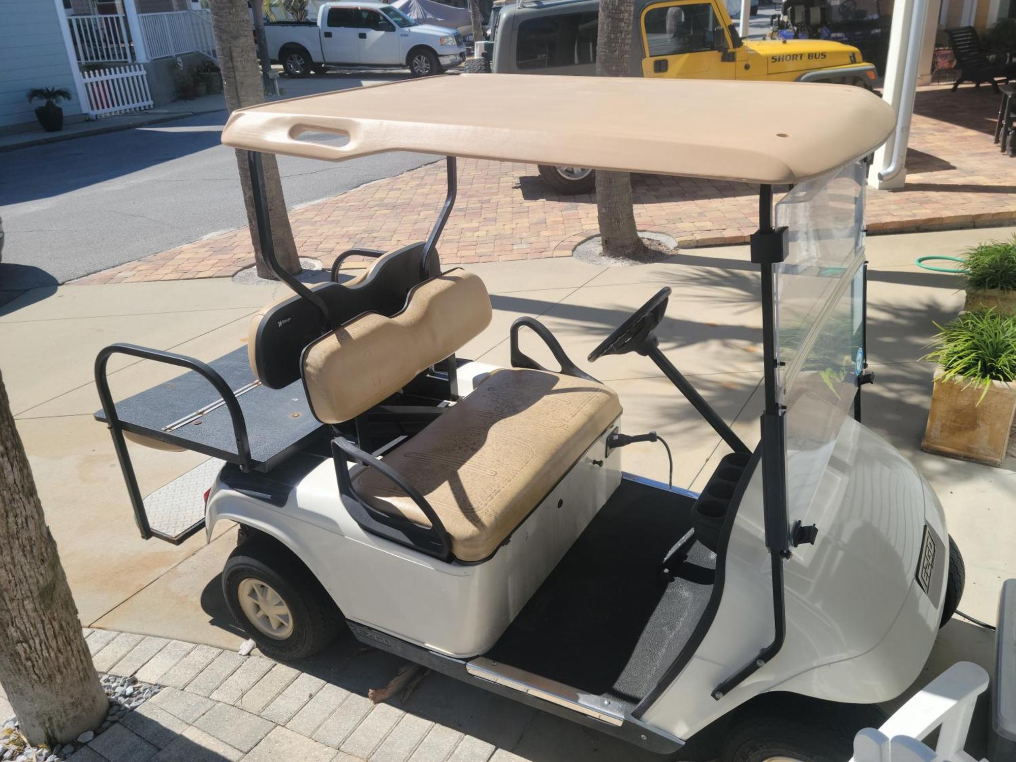 Venture Out 704 Seagull Dr Comes With Golf Cart